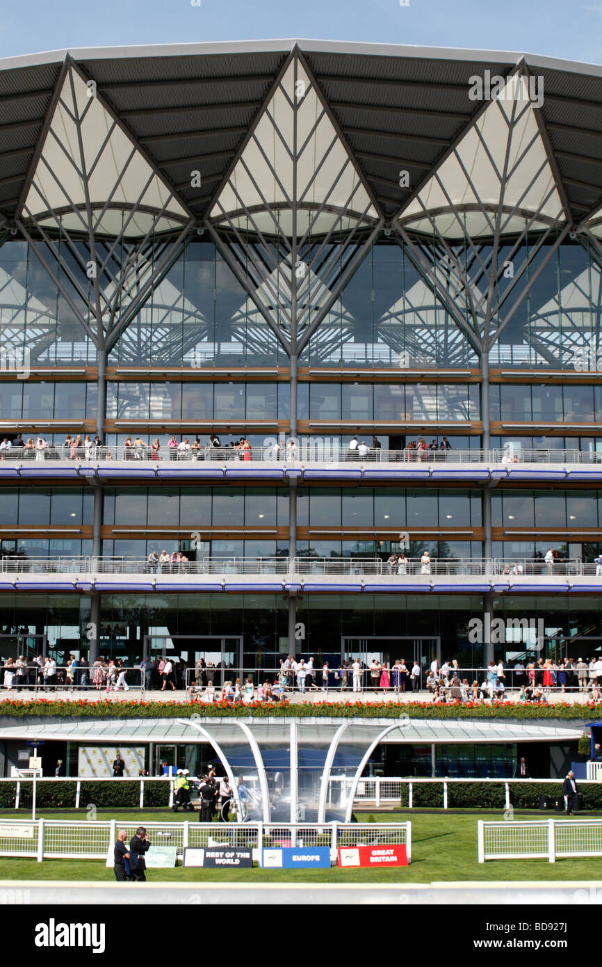 Détail de la tribune principale (sur le côté anneau de parade) à Ascot race course, près de Windsor, Berkshire, Royaume-Uni. Banque D'Images