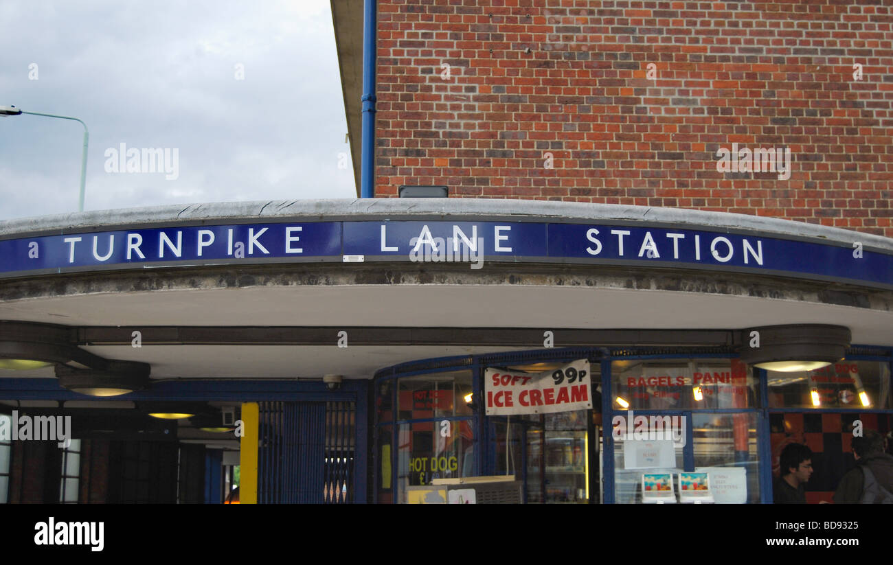 La station de métro Turnpike Lane, Londres Banque D'Images