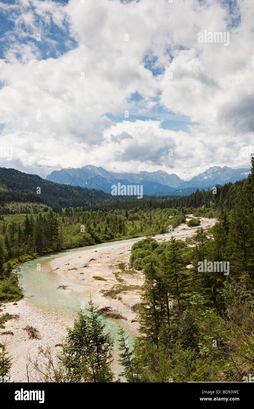 Vallée de la rivière Isar dans les Alpes bavaroises, paysage de montagne, Bavière Allemagne Banque D'Images
