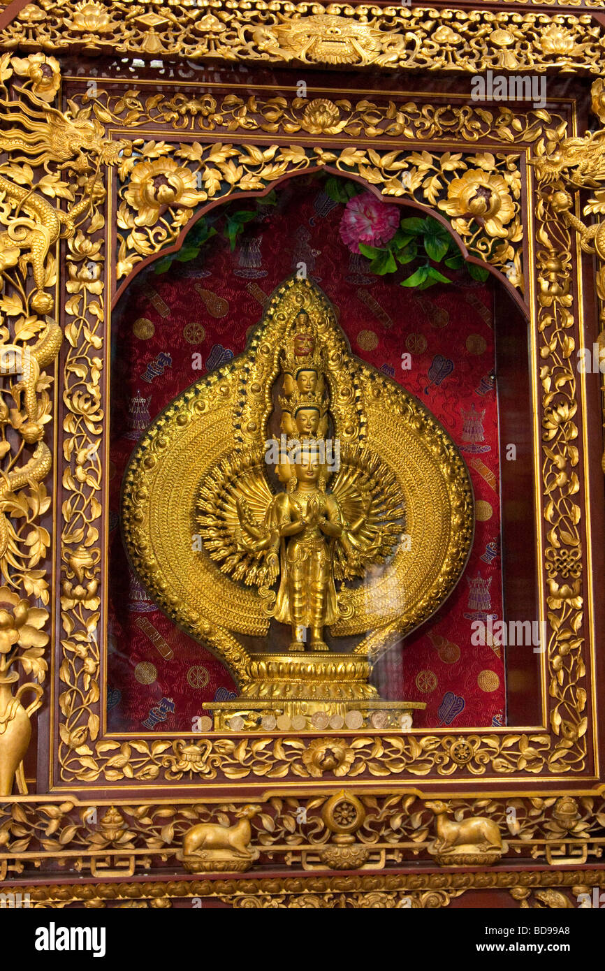 Bodhnath, au Népal. Statue montrant neuf visages du Bouddha à l'intérieur de l'Tsamchen Gompa (monastère bouddhiste tibétain). Banque D'Images