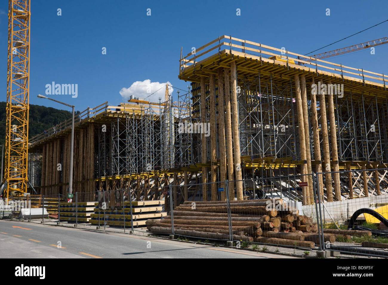 'Les troncs d'arbres utilisés pour la construction de bâtiment, de l'UE Autriche Salzbourg Banque D'Images