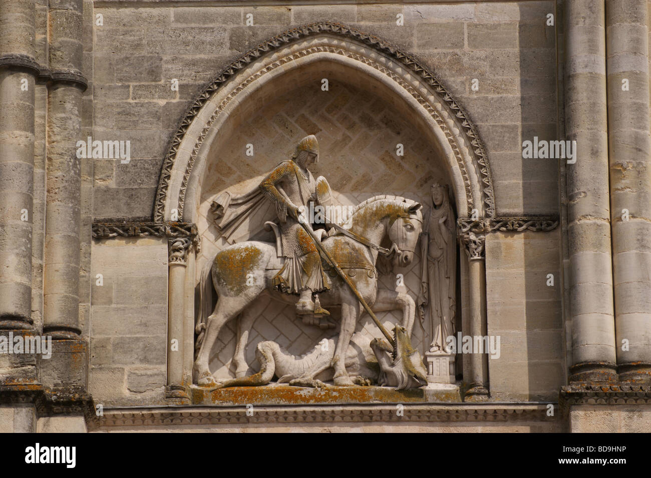 Saint George tue le dragon, l'église de Sainte Croix,Bordeaux, Gironde, France, Nouvelle-Aquitaine Banque D'Images