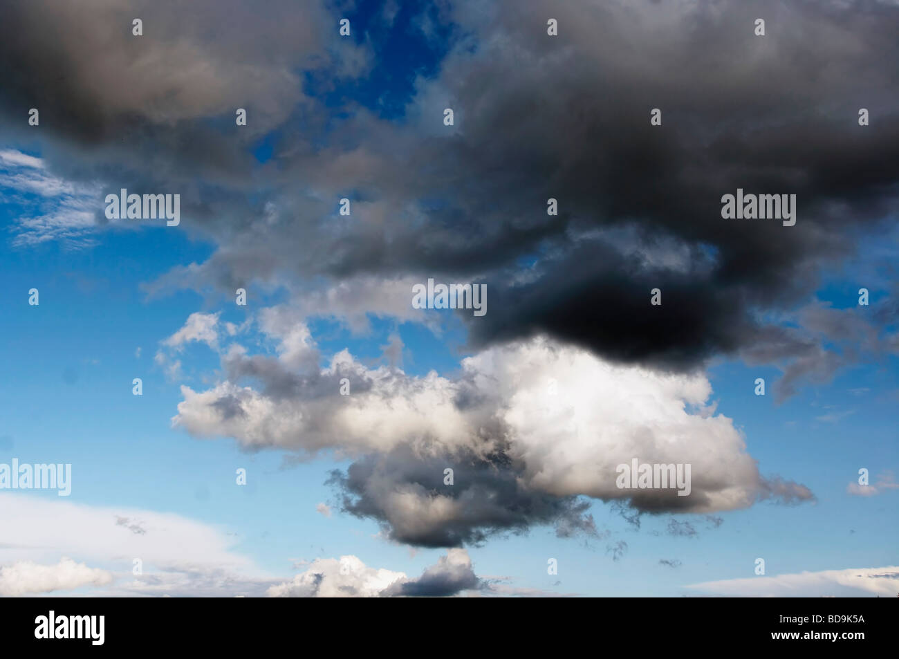 nuages flottants Banque D'Images