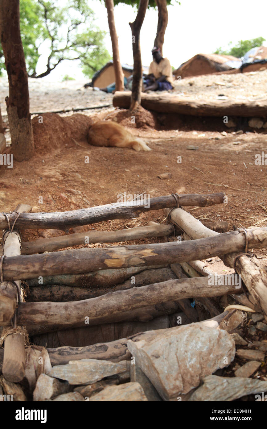 Dans Terkwe l'extraction de l'or, le nord du Ghana. L'ouverture d'un axe menant au sous sol mine d'or. Banque D'Images