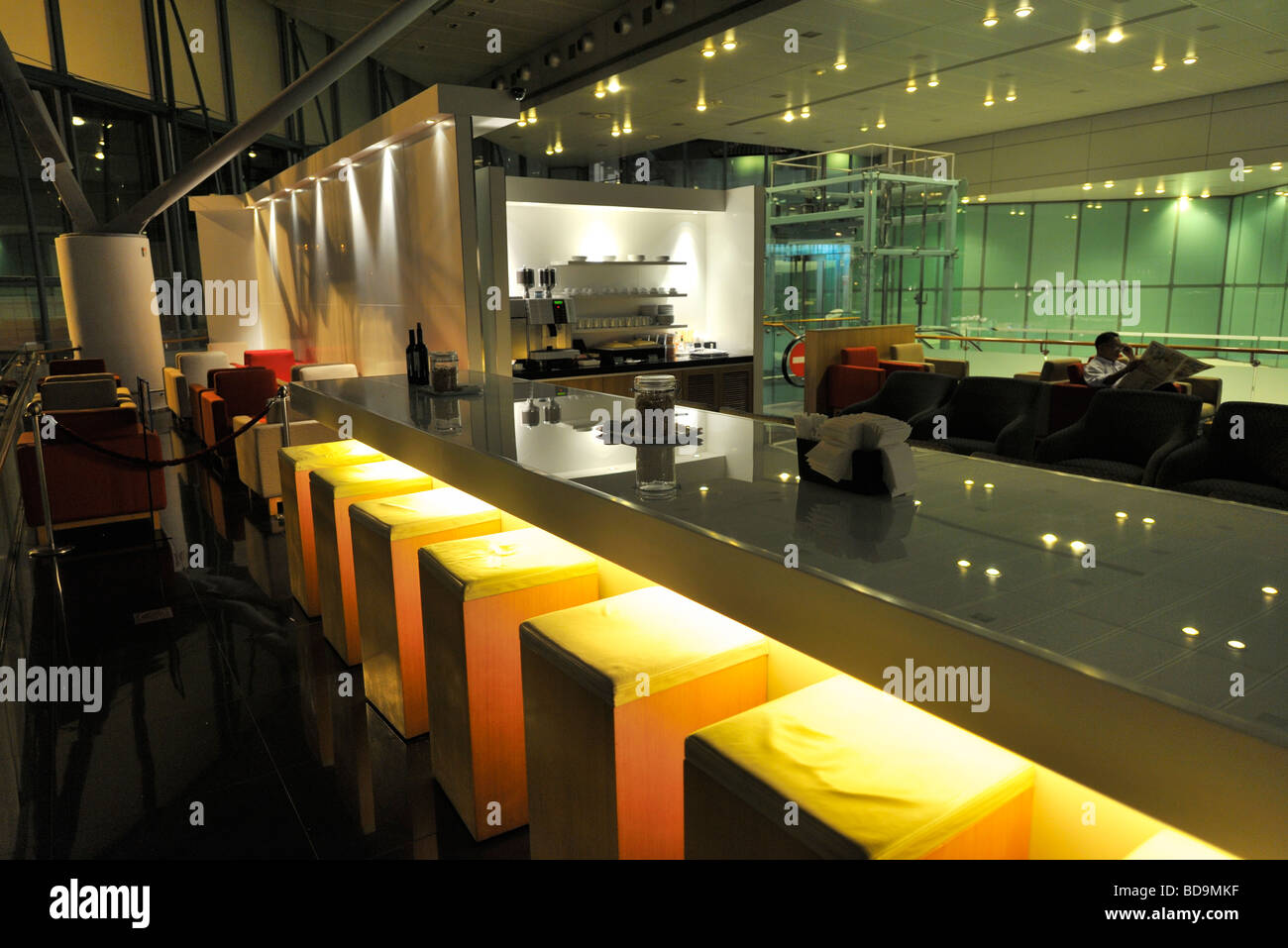 Salon de Première classe et de classe affaires de Skyteam à l'aéroport de Changi, Singapour SGP Banque D'Images