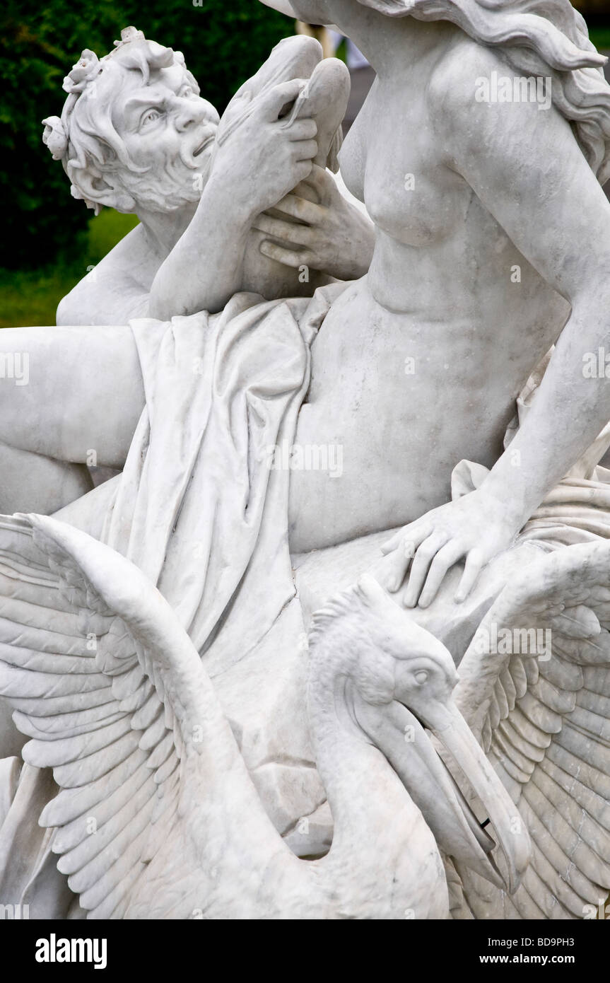 Vienne, Autriche. Maria Theresien Platz - statue en marbre avec pelican Banque D'Images