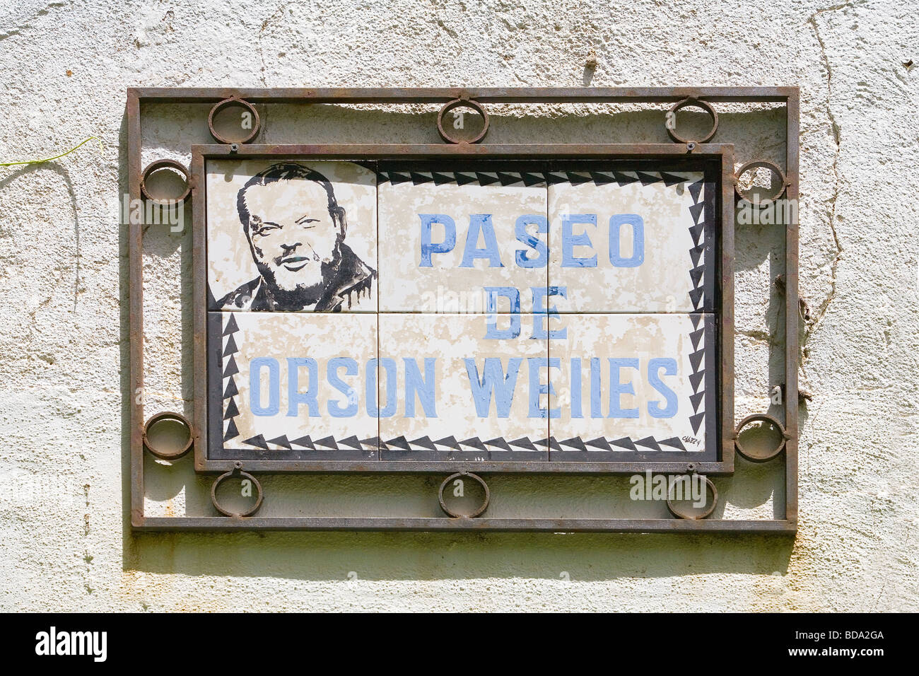 Une plaque de rue dédiée à Orson Welles Banque D'Images