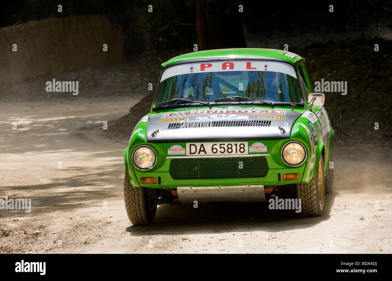 1974 Peugeot 120 dans sa livrée verte avec conducteur John Haugland à Goodwood Festival of Speed, Sussex, UK. Banque D'Images