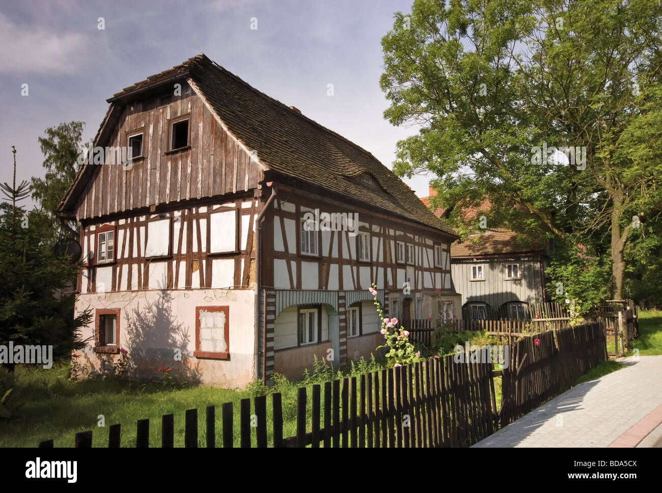 Maisons à colombages de tisserands de Lusace dans la région de Basse Silésie Pologne Bogatynia Banque D'Images Maisons à colombages de tisserands de Lusace dans la région de Basse Silésie Pologne Bogatynia Banque D'Images