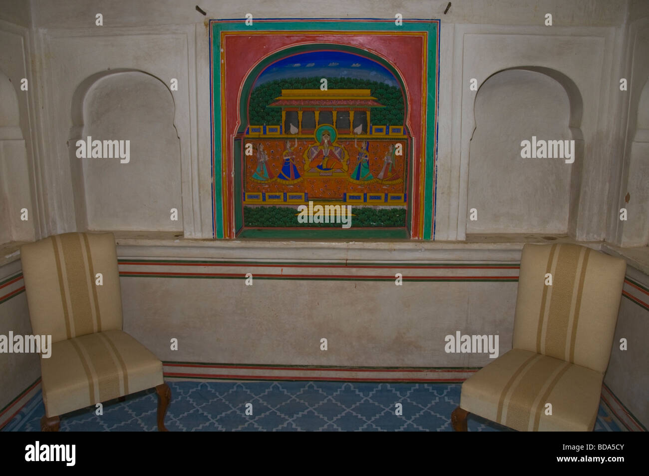 Samode Palace Hotel, Samode, près de Jaipur, salles de décoration,salons dépeignant des scènes de chasse, des corniches,Celings.Rajastan, Inde Banque D'Images