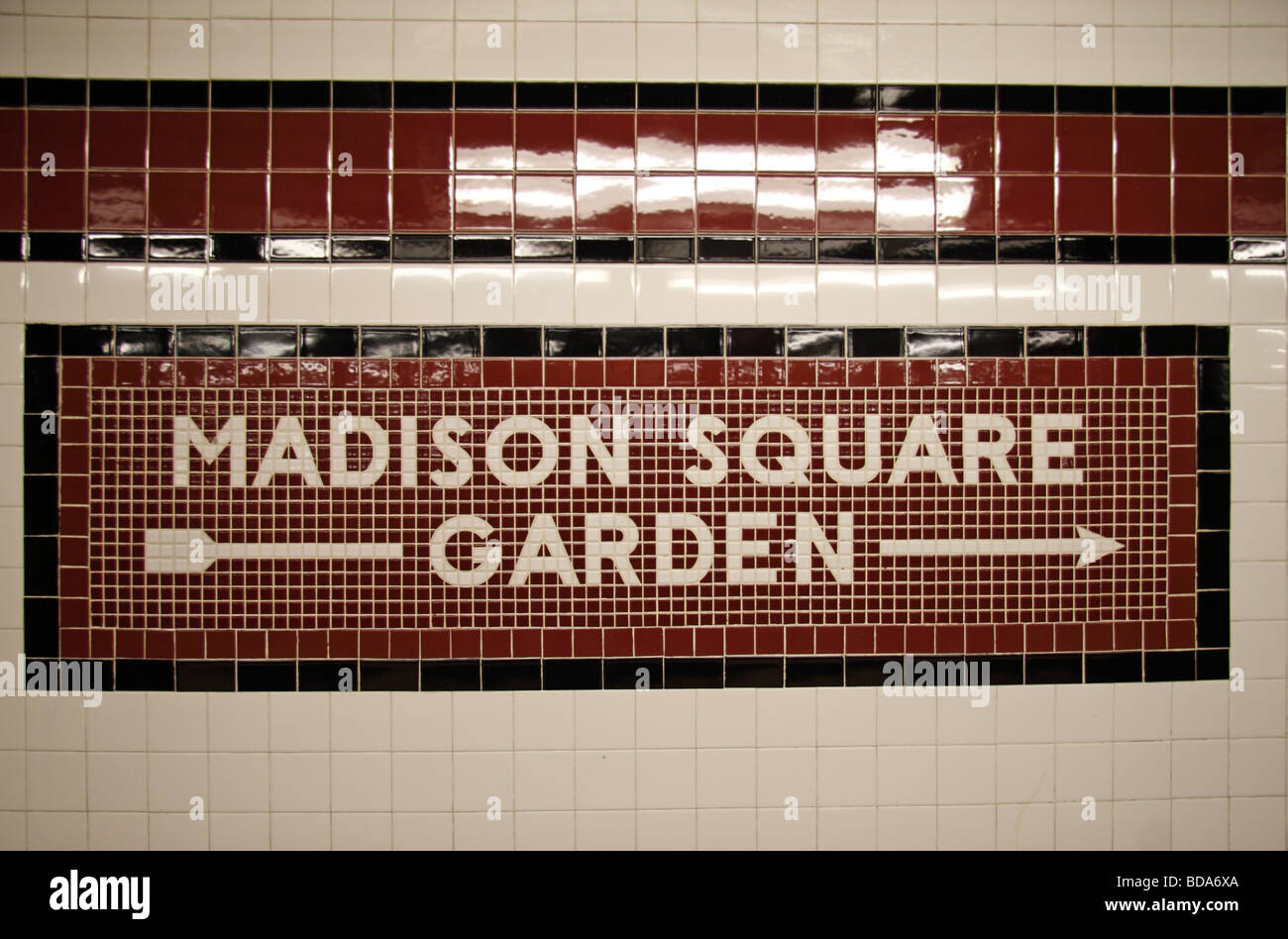La mosaïque colorée à l'intérieur de la station de métro Madison Square Garden à New York, aux États-Unis. Banque D'Images