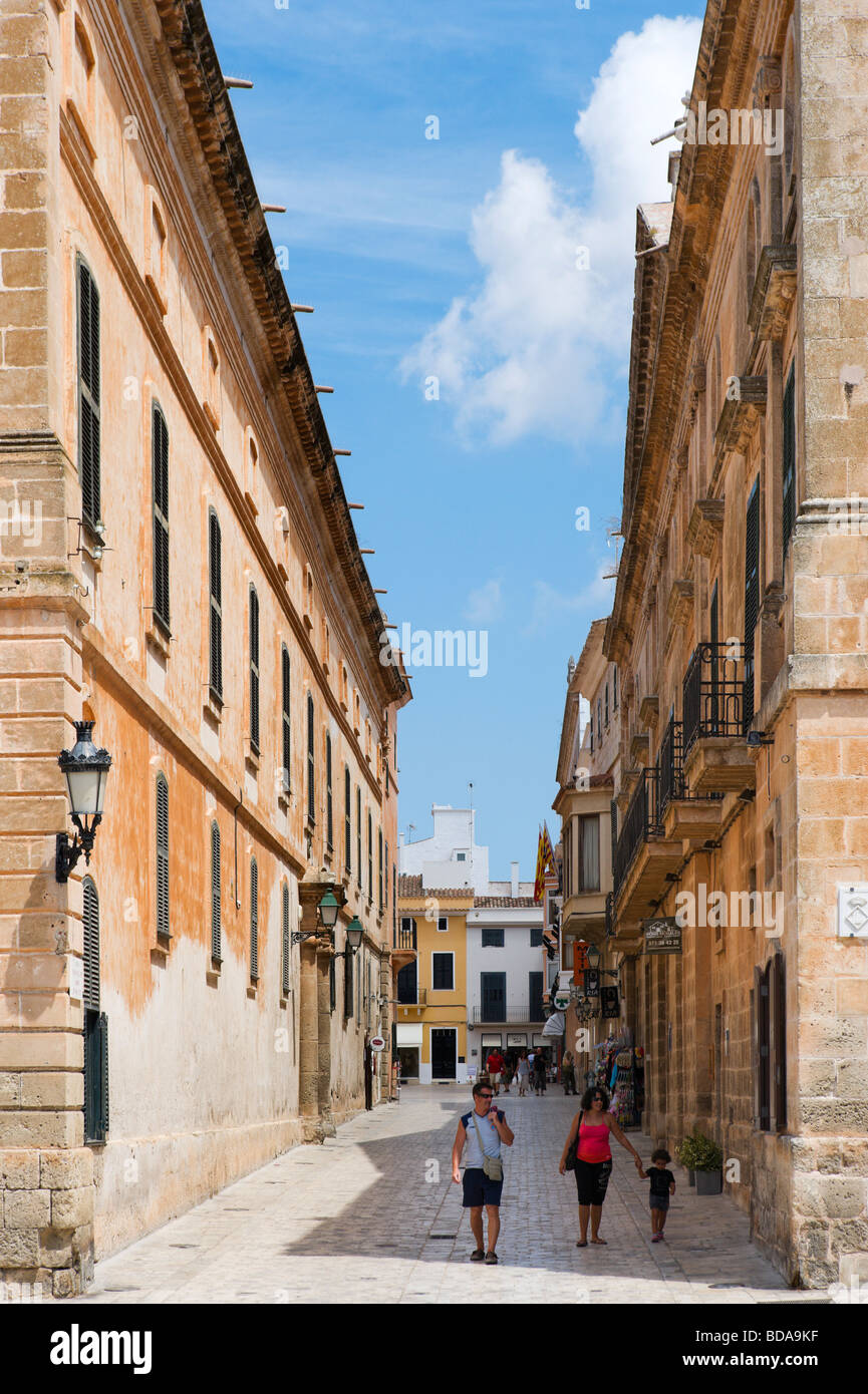 Rue typique de Plaça d'es né dans la vieille ville de Ciutadella (Menorca), Minorque, Iles Baléares, Espagne Banque D'Images