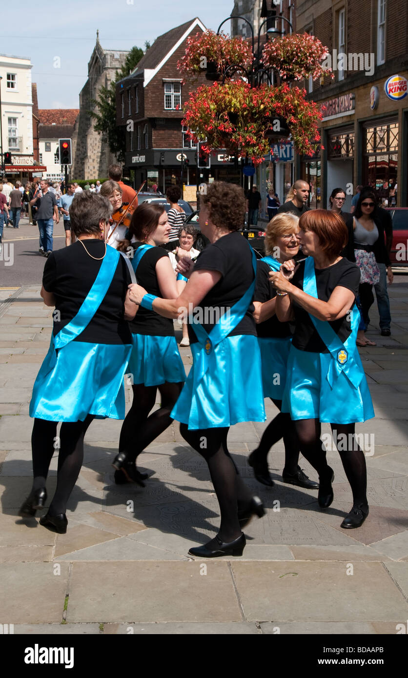 Des danseurs traditionnels à Salisbury, Wiltshire Banque D'Images