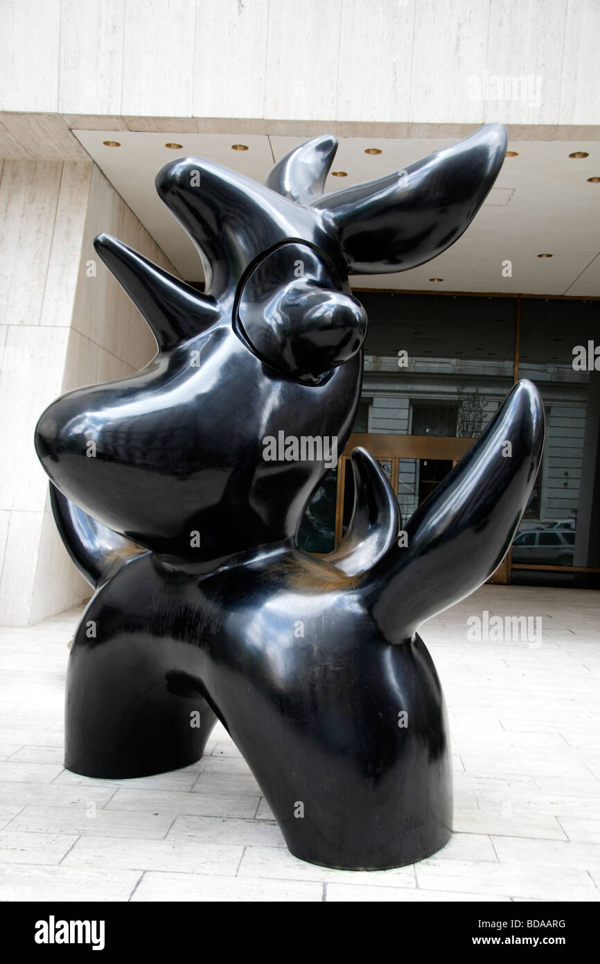 Un taureau mythique grande sculpture de Pablo Picasso sur 58th Street Plaza, New York, United States. Banque D'Images