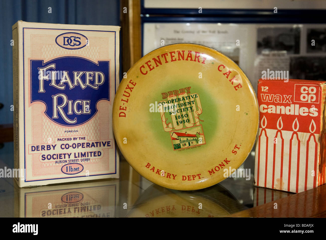 Derby Co-operative cartons des ménages et de l'étain Banque D'Images