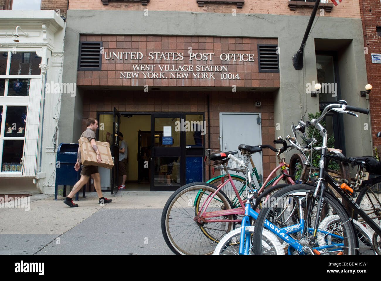 Les prestataires du West Village Gare Bureau de poste à New York Banque D'Images