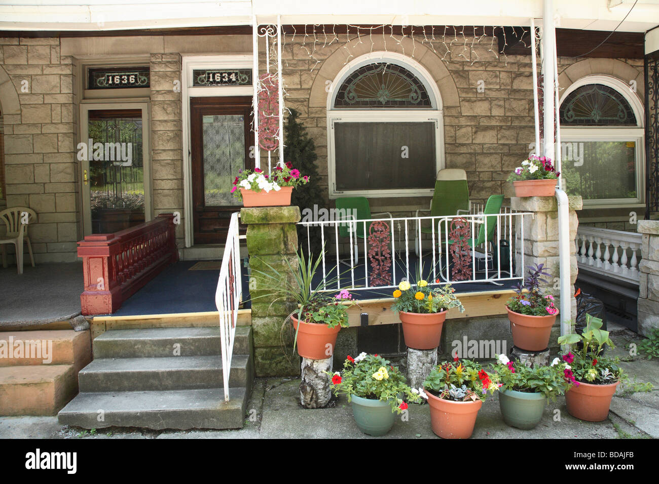 Porche et entrée de style Queen Anne terrasse ou en rangée. Banque D'Images