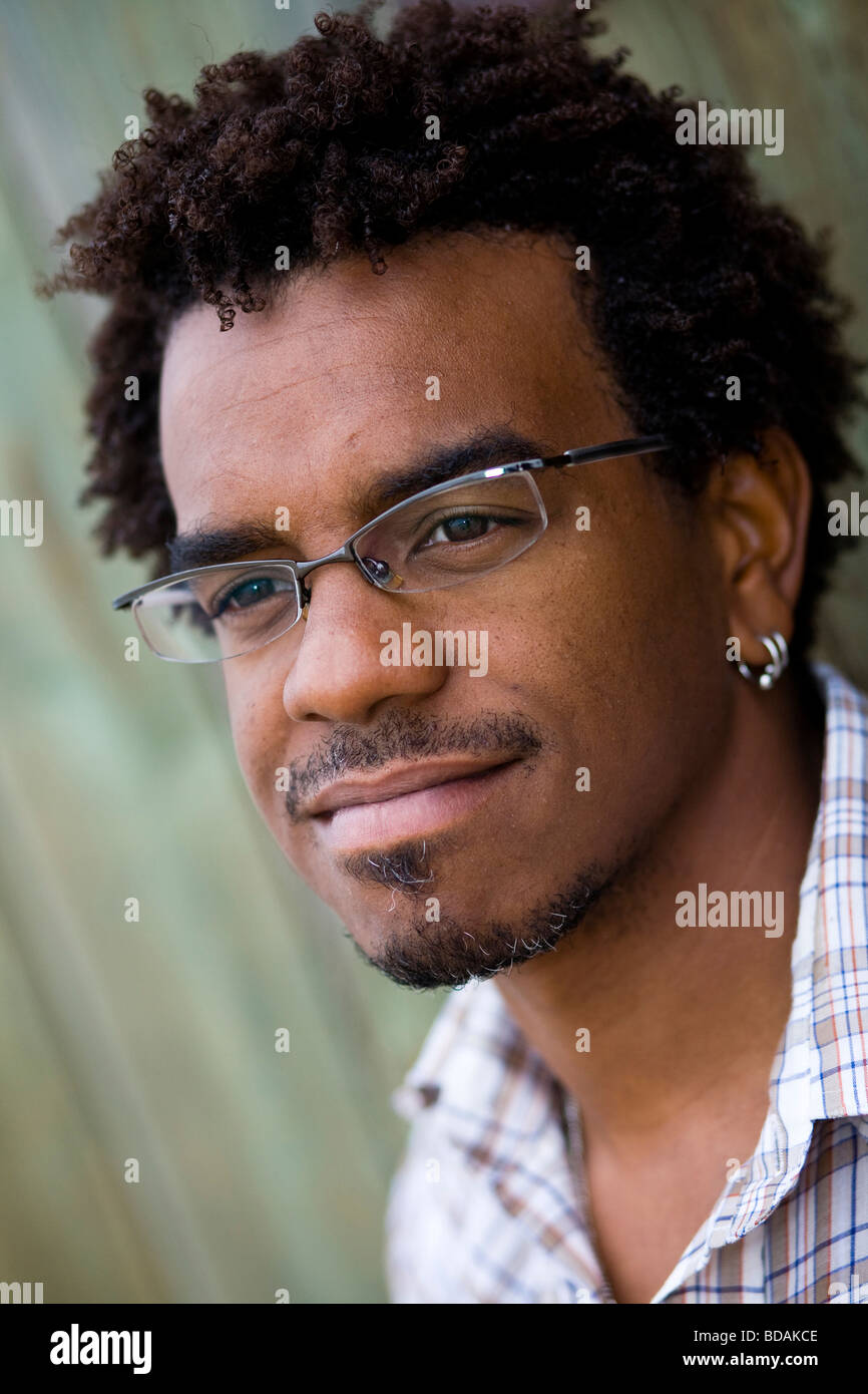 Portraits d'un jeune afro-américain sur une plage de Santa Monica, CA Banque D'Images