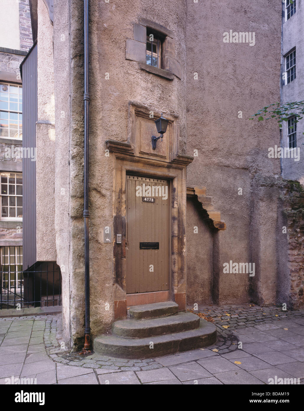 Des escaliers et des portes à Gladstone's Land, Édimbourg Banque D'Images