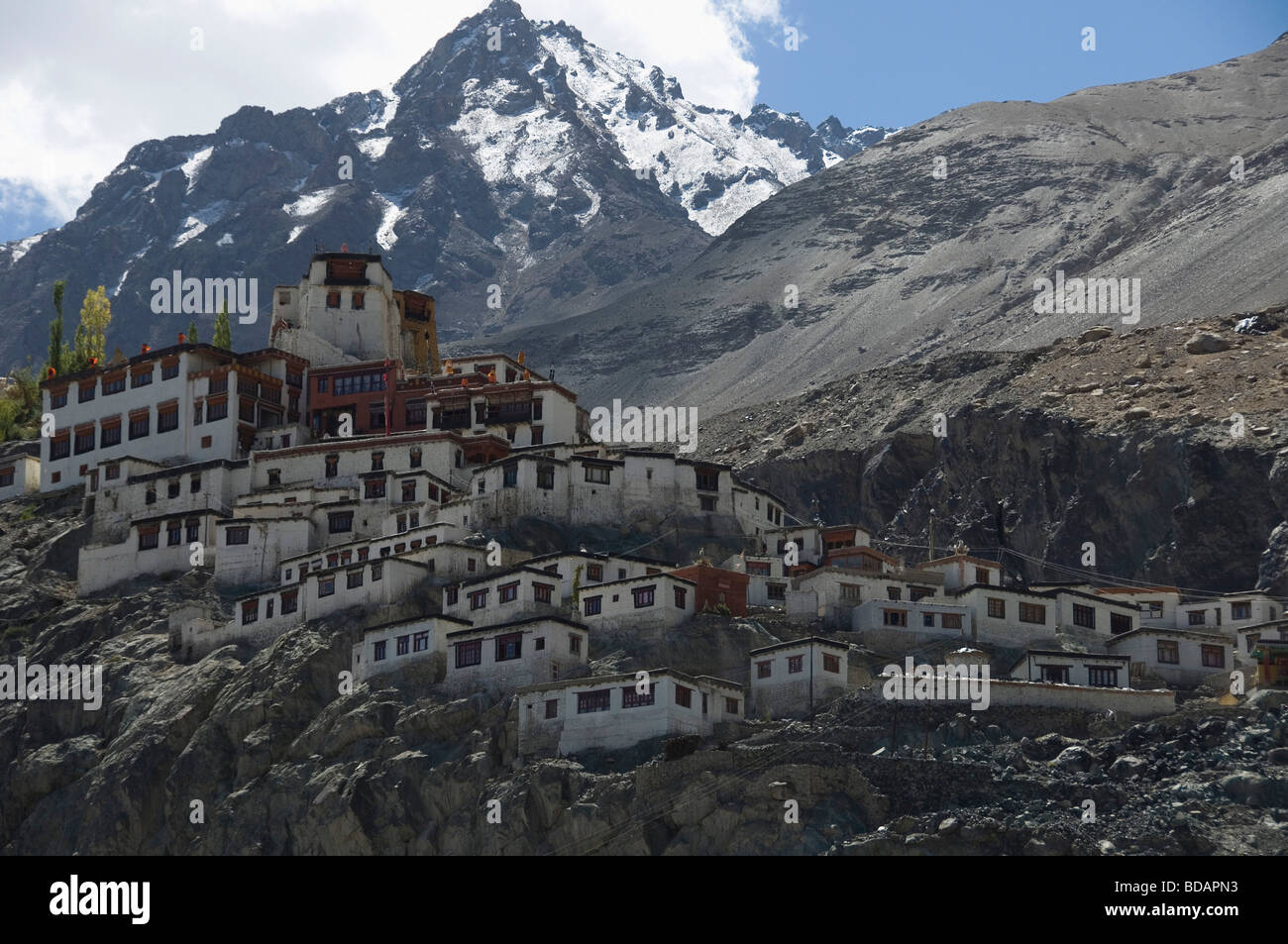 Portrait d'un monastère, le monastère de Diskit, Nubra Valley, le Ladakh, le Jammu-et-Cachemire, l'Inde Banque D'Images