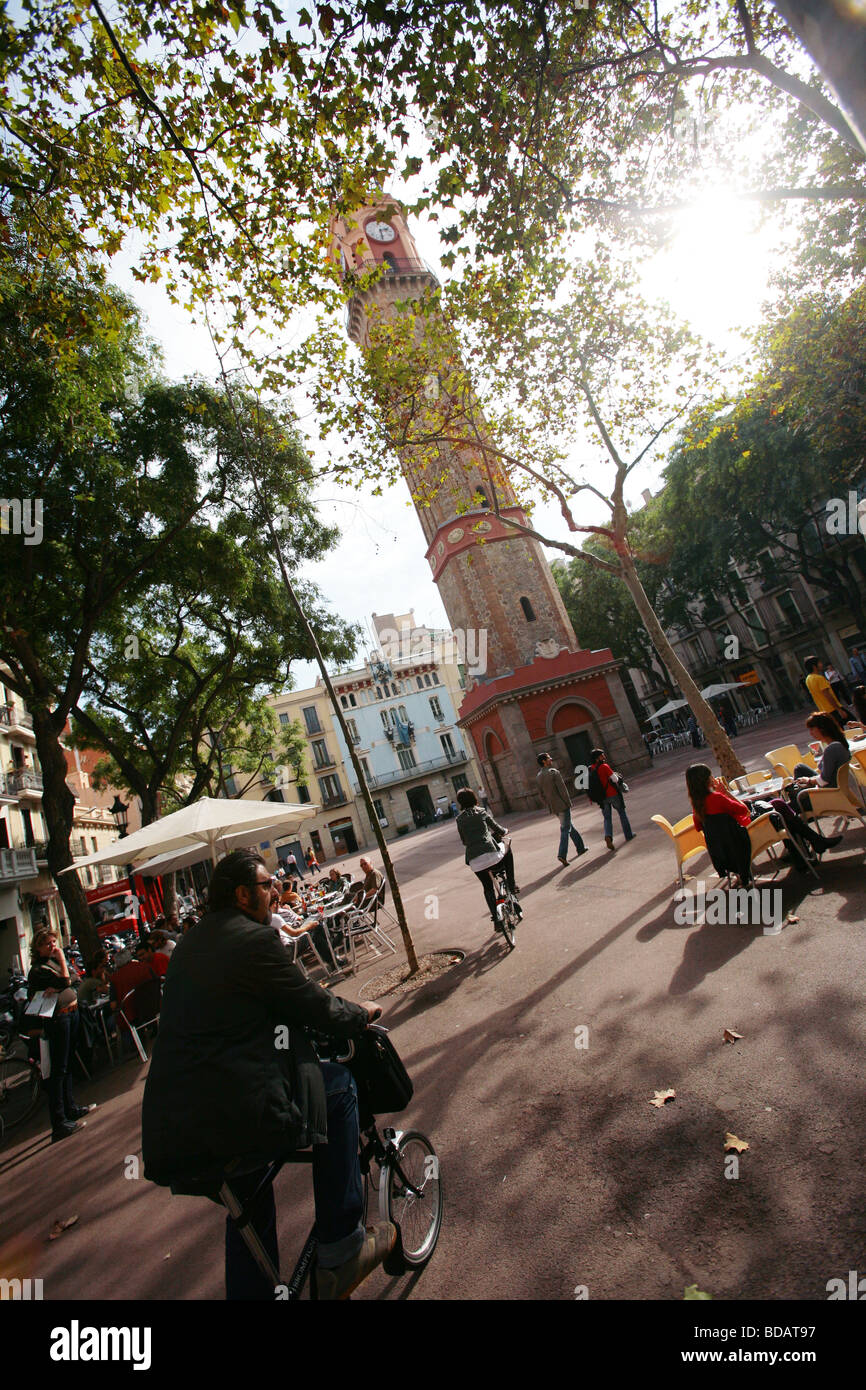 Le carré de la Plaça Rius Taulet dans la ville de Barcelone en Espagne Banque D'Images