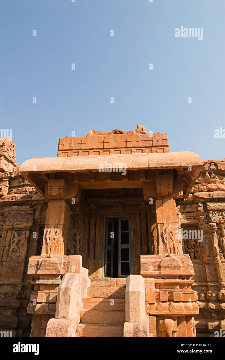 Façade d'un temple, Pattadakal, Bagalkot, Karnataka, Inde Banque D'Images