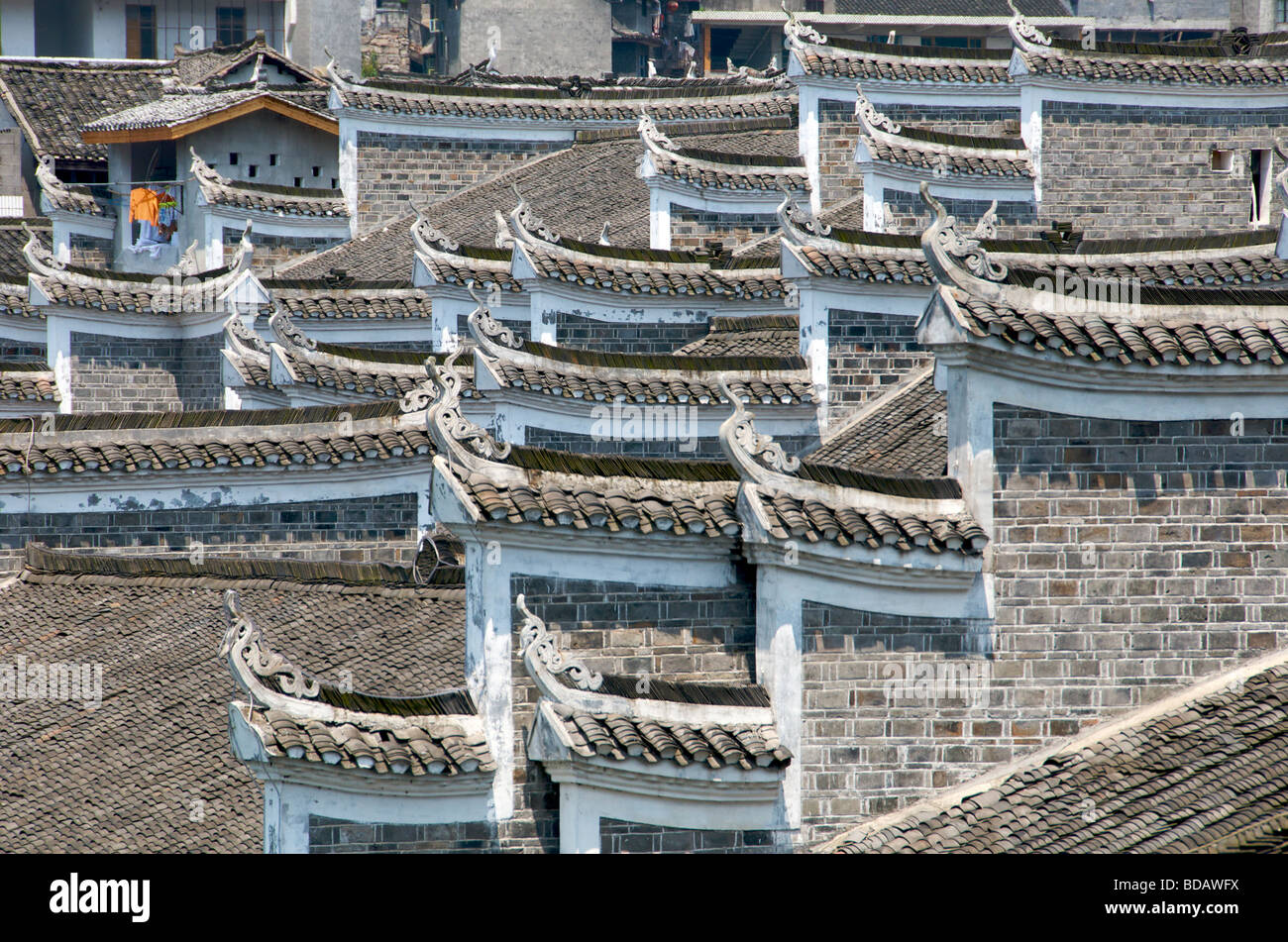 Toits typique ancienne ville de Fenghuang Chine Hunan Banque D'Images