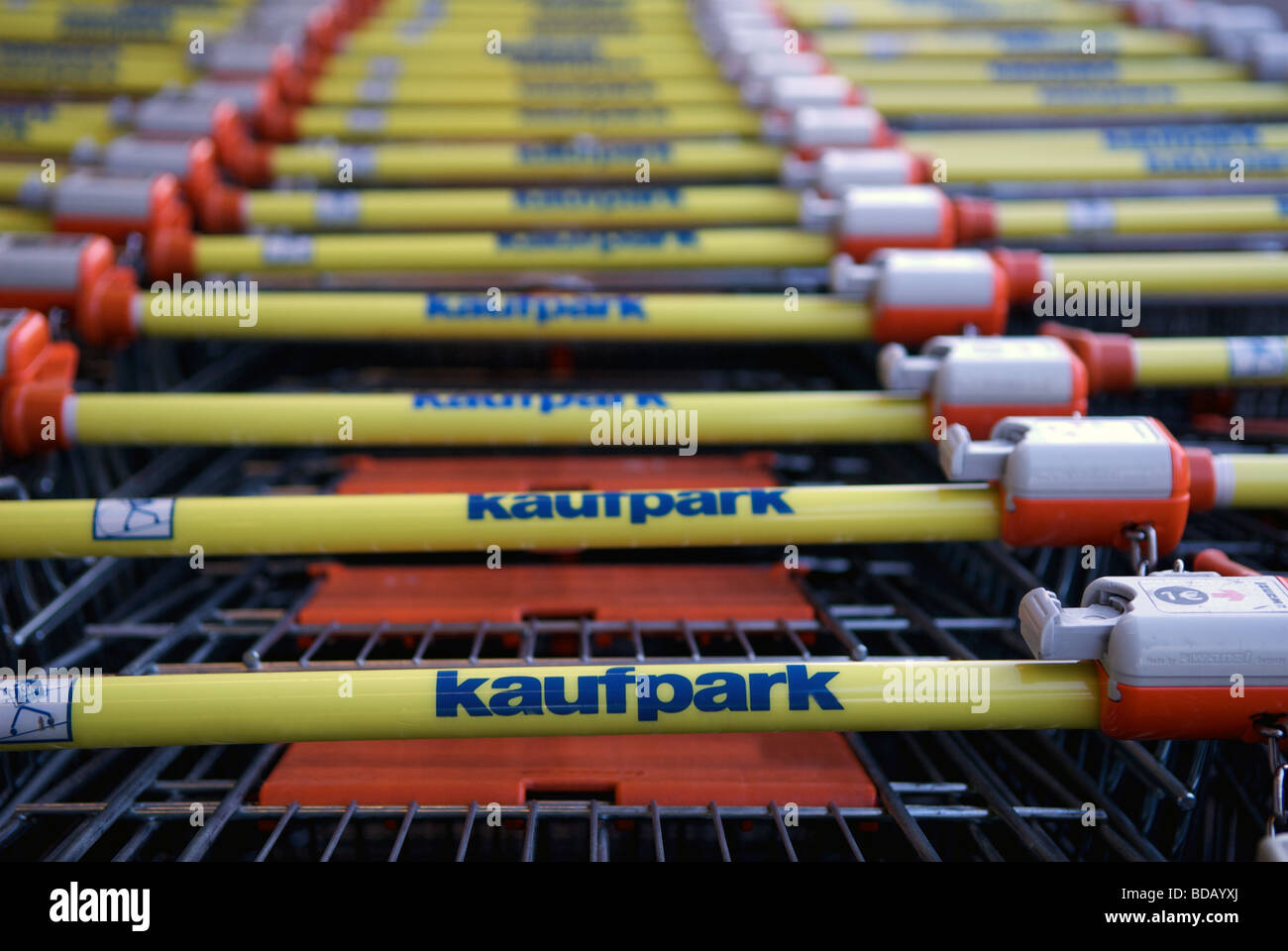 Supermarché allemand Kaufpark, Leichlingen, Rhénanie du Nord-Westphalie, Allemagne. Banque D'Images