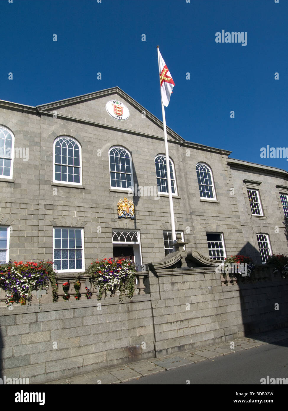 Les cours royales et palais de bâtiment du gouvernement civil St Peter Port Guernsey Channel Islands Banque D'Images