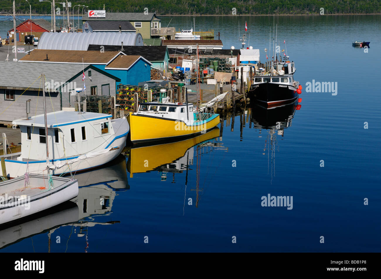 Bateaux de pêche sur le quai du gouvernement à crick ou Fisherman's Cove à Eastern Passage Halifax Nova Scotia Banque D'Images