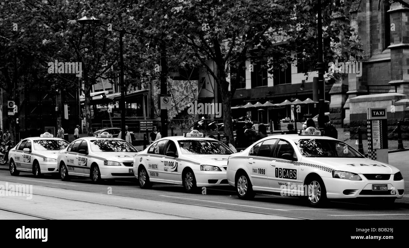 Des taxis qui attendent à Melbourne en Australie. Banque D'Images