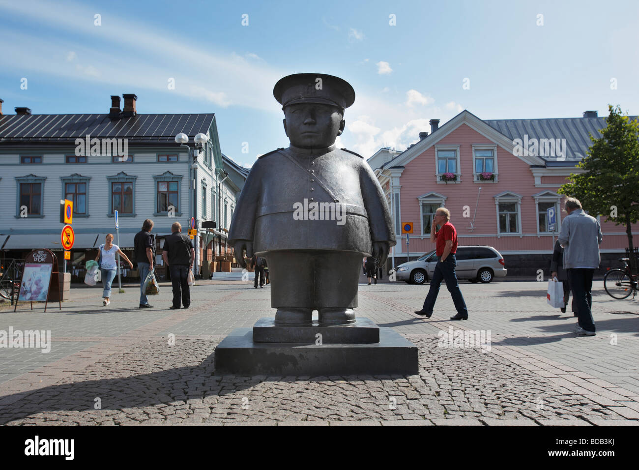 Toripolliisi policier place du marché d'Oulu Finlande symbole Banque D'Images