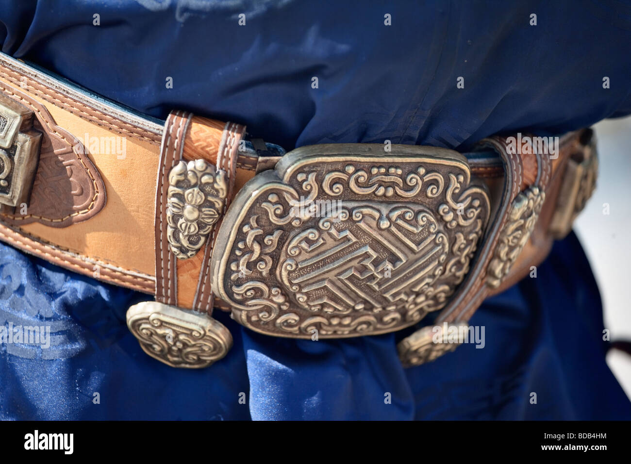 Ceinture En Cuir épais Mongolie - Couleur Fauve/beige - Longueur 106 Cm - Motif Floral Estampé - Neuf Sans étiquette