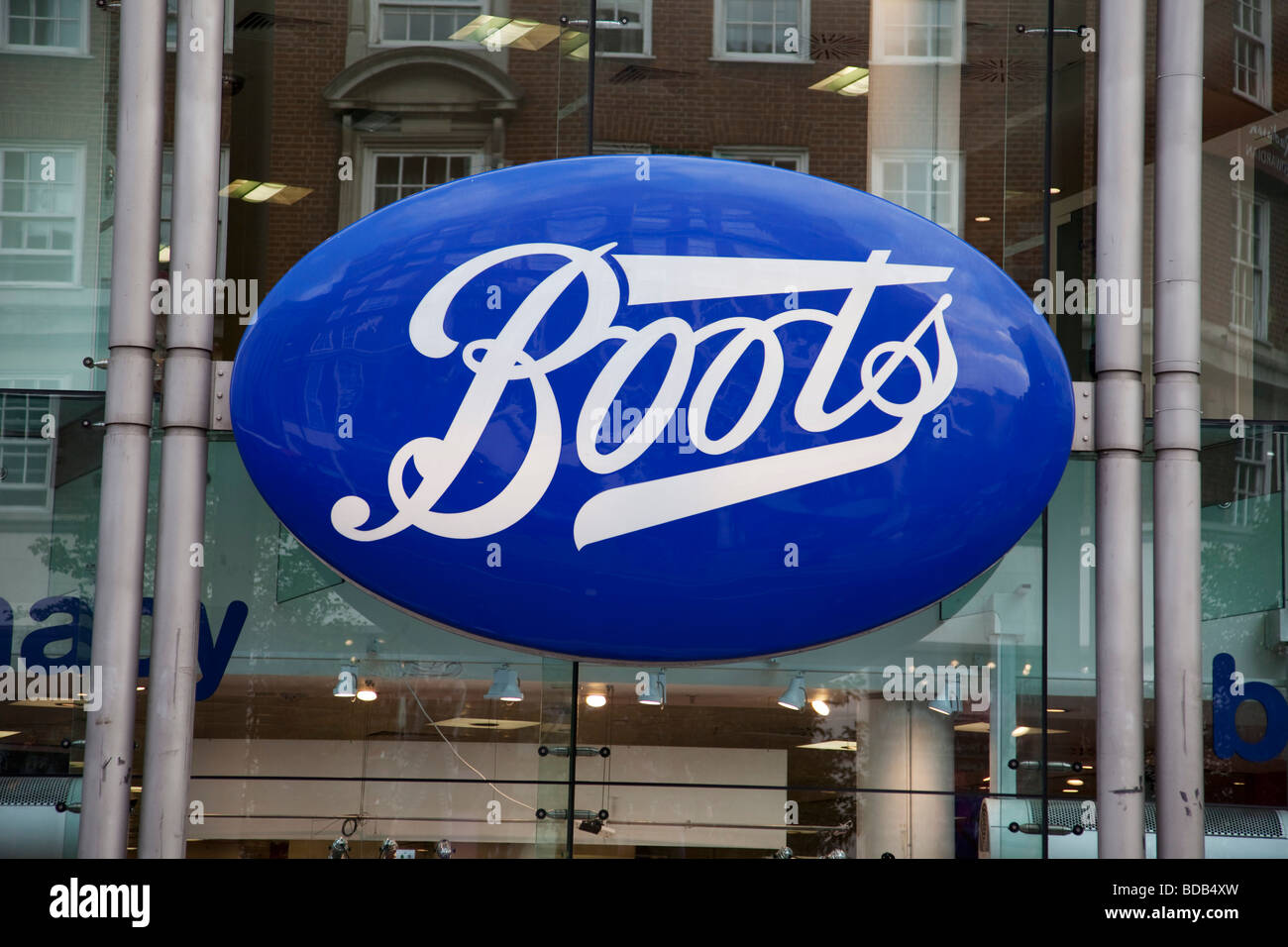 Inscrivez-vous pour un chimiste Bottes store, Londres. Banque D'Images