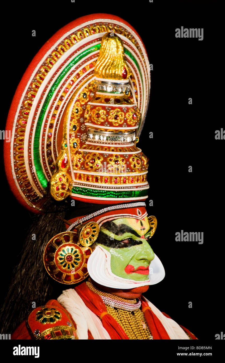 - Danseuse de Kathakali danse classique indienne très stylisés théâtre, Kerala, Inde Banque D'Images