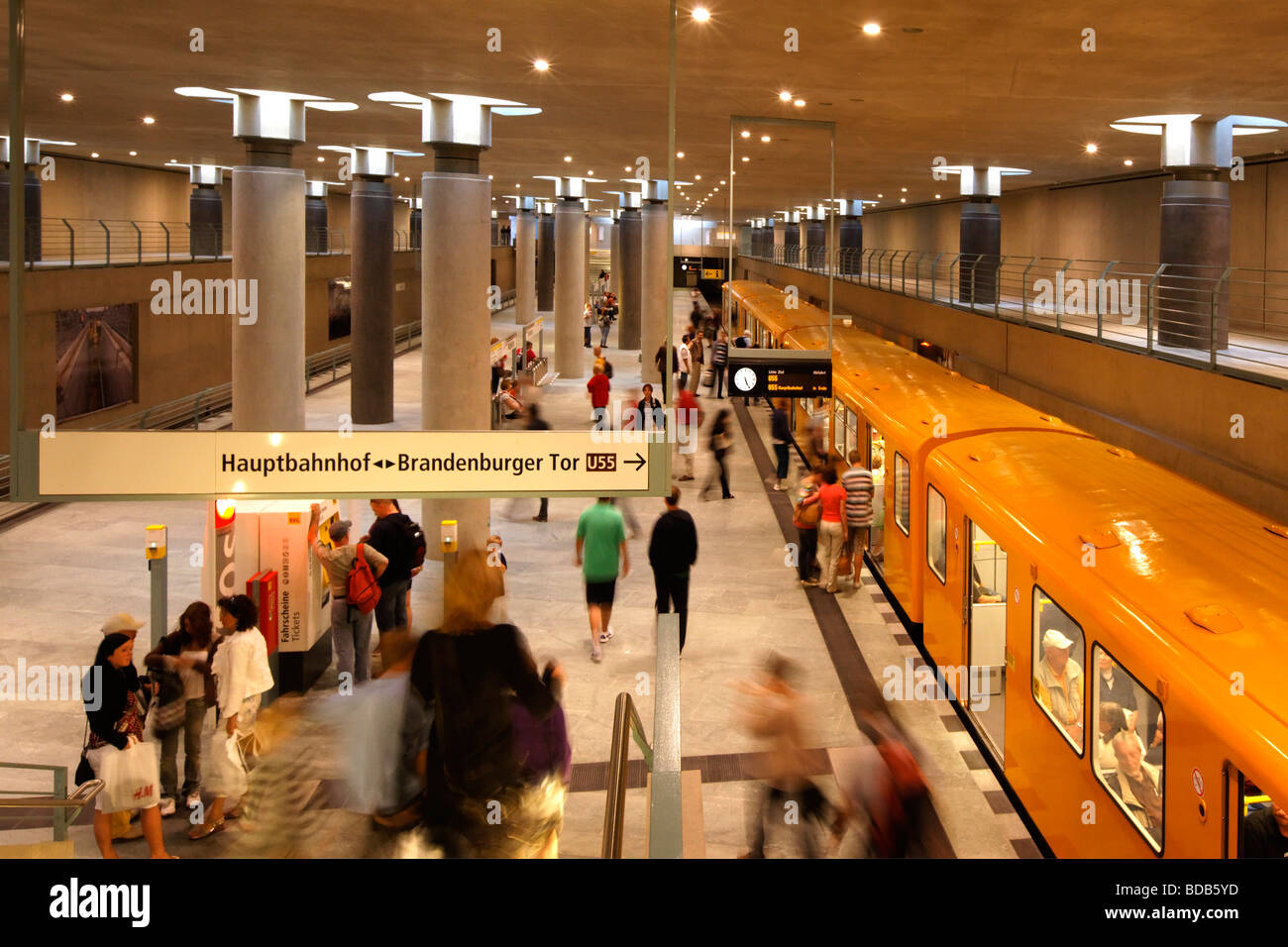 La station de métro nouveau Bundestag de la nouvelle ligne U55 Berlin Allemagne Banque D'Images