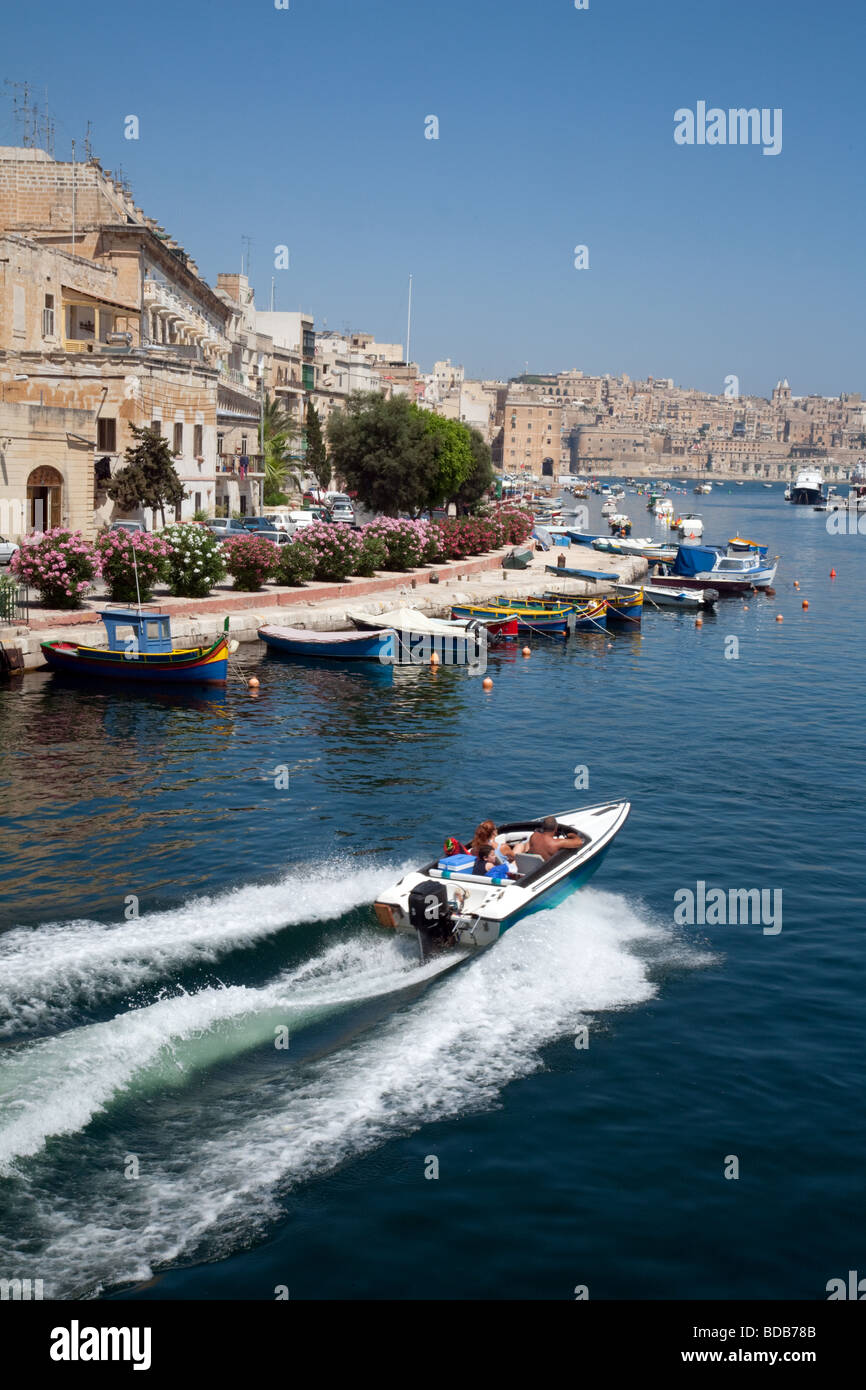 Bateaux sur le front de mer, les trois villes, La Valette, Malte Banque D'Images