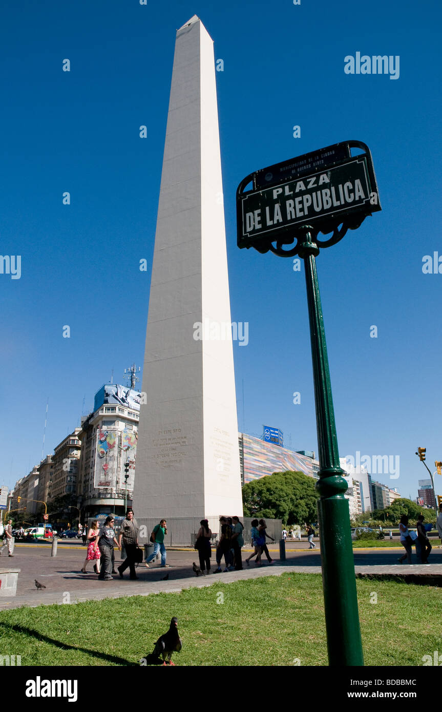 Construit en 1936 par Alberto Prebisch ses 67 mètres de haut peut être vu le long de Corrientes et 9 de Julio Avenue Banque D'Images