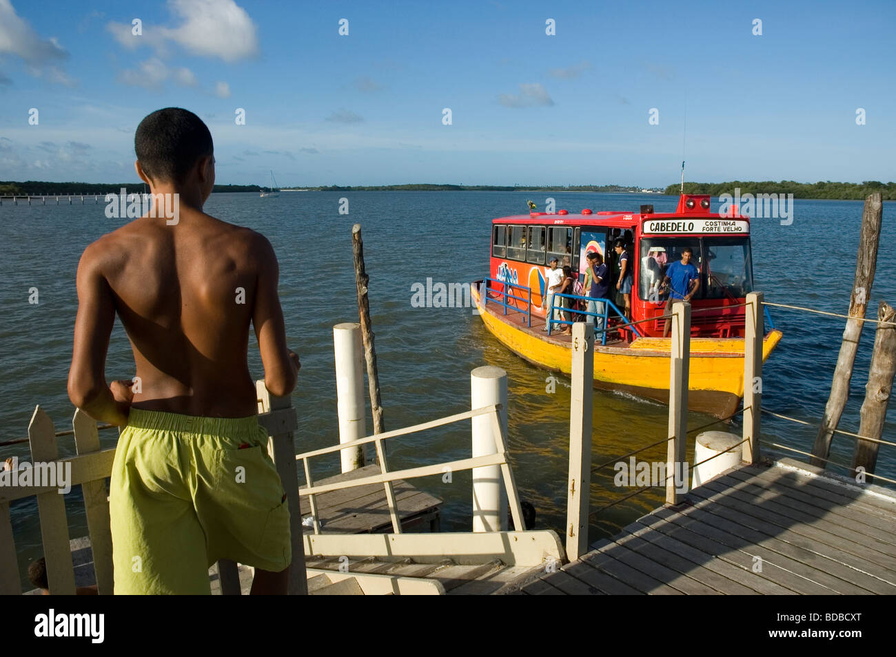 Bateau-bus qui relie Cabedelo à Joao Pessoa, Brésil Banque D'Images