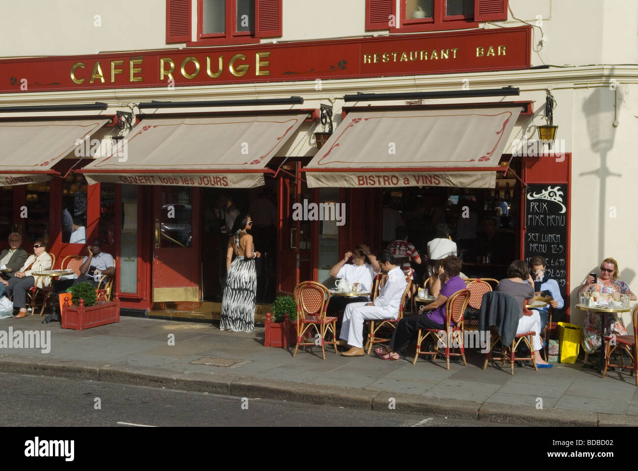 La société Café Rouge Knightsbridge London UK HOMER SYKES Banque D'Images