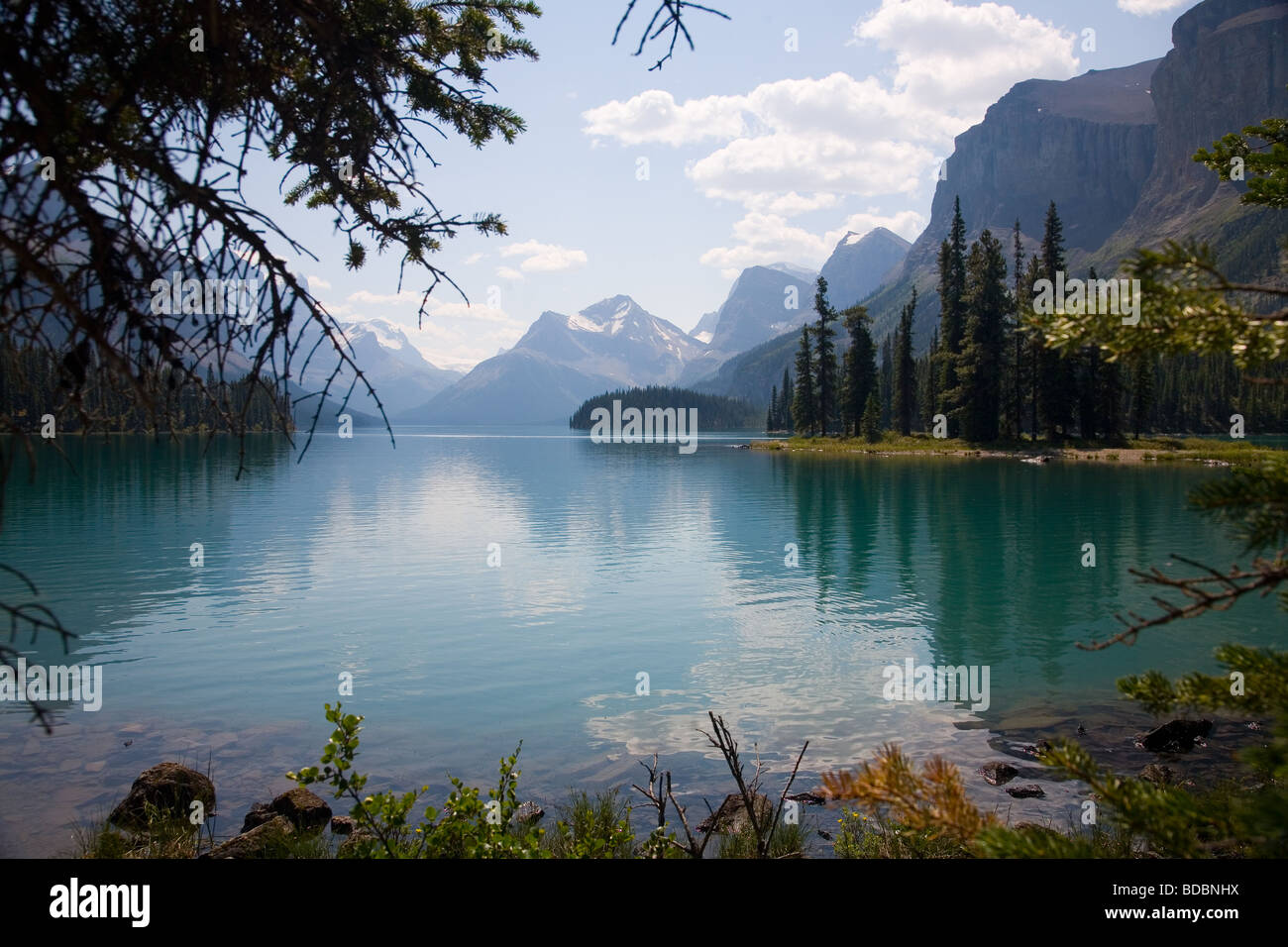 À Spirit Island sur le lac Maligne près de Jasper, dans les Rocheuses canadiennes Banque D'Images