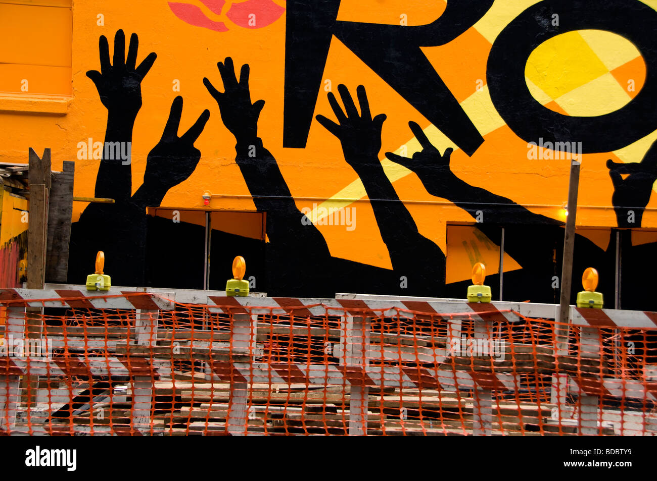 Mur peint dans le quartier des théâtres de New York Banque D'Images