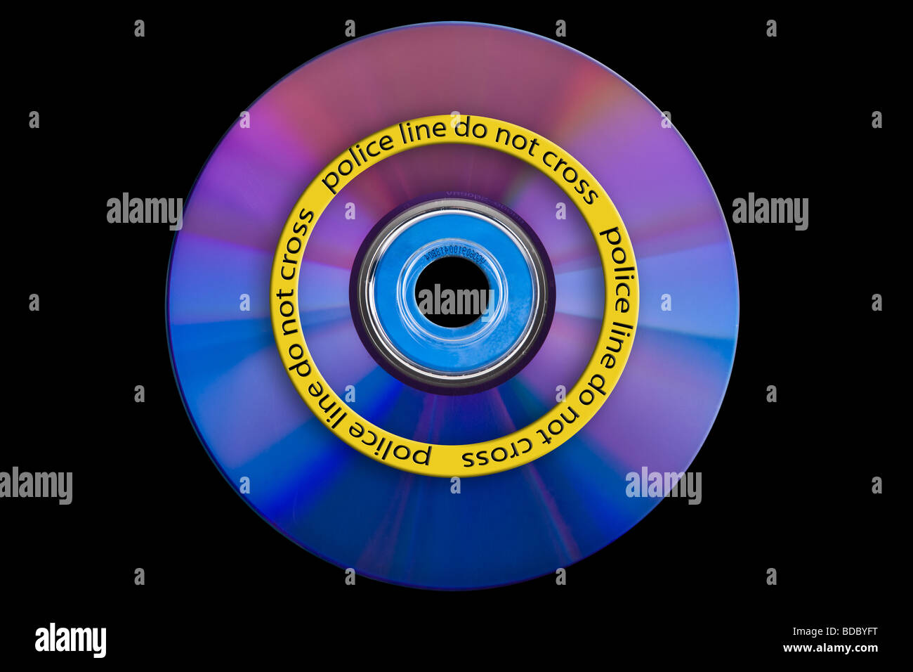 Un dvd avec la police sur la ligne jaune Il s de surface Banque D'Images
