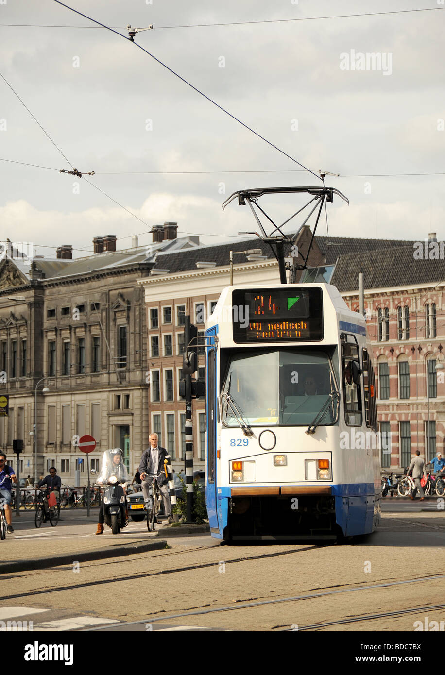 Le Tram, Amsterdam, Pays-Bas Banque D'Images