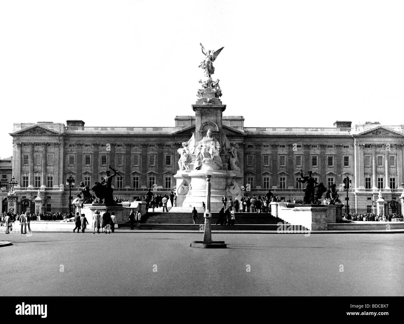 Géographie / voyages, Grande-Bretagne, Londres, bâtiments, Buckingham Palace et Monument pour la Reine Victoria, vue extérieure, années 1970, Banque D'Images