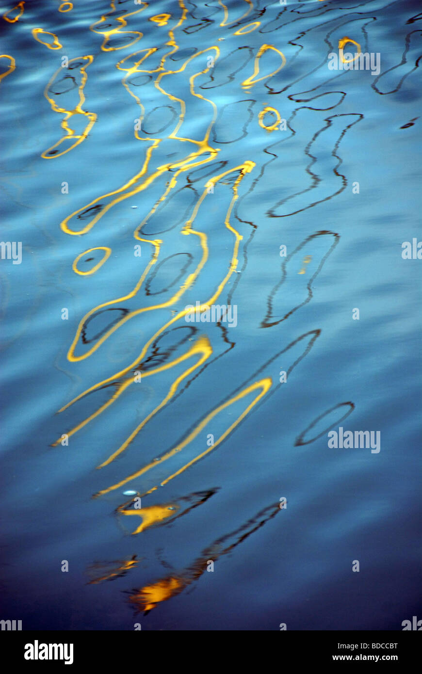 Marina Lymington Hampshire UK Water Reflections Banque D'Images