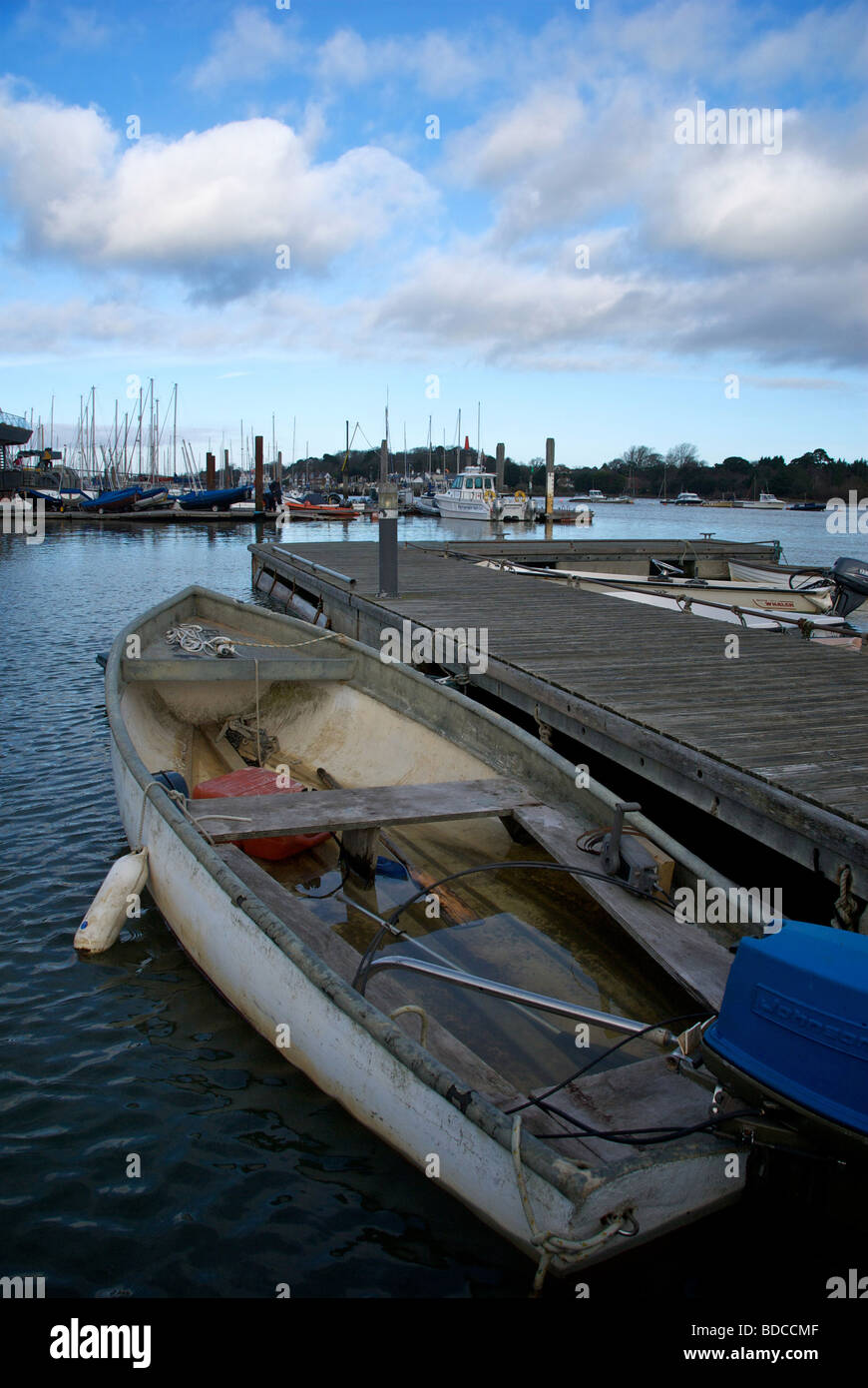 Marina Lymington Hampshire UK bateaux pontons Banque D'Images