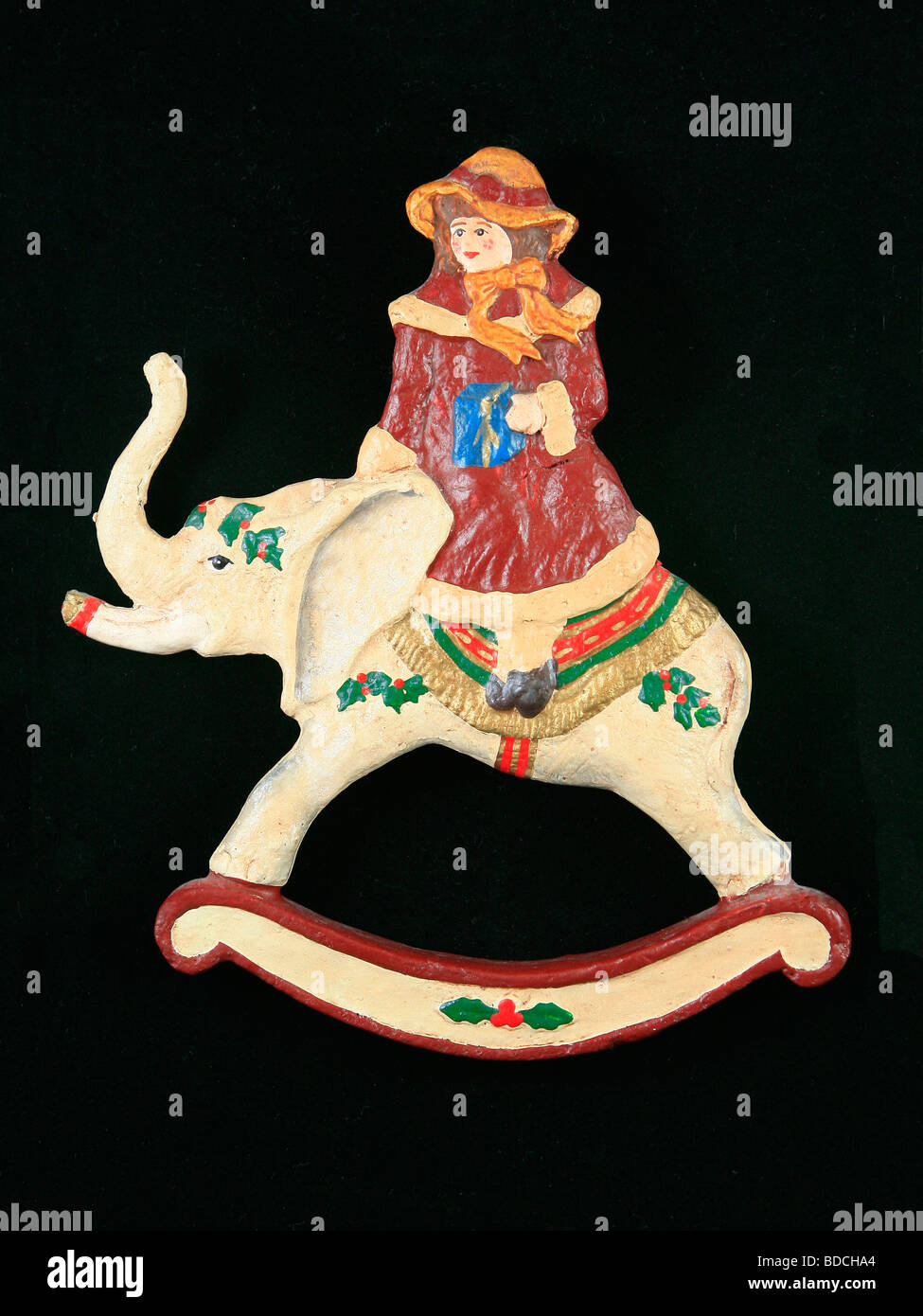 Noël victorien Vintage girl en papier mâché sur un éléphant jouet bascule dentelle, cut out Banque D'Images