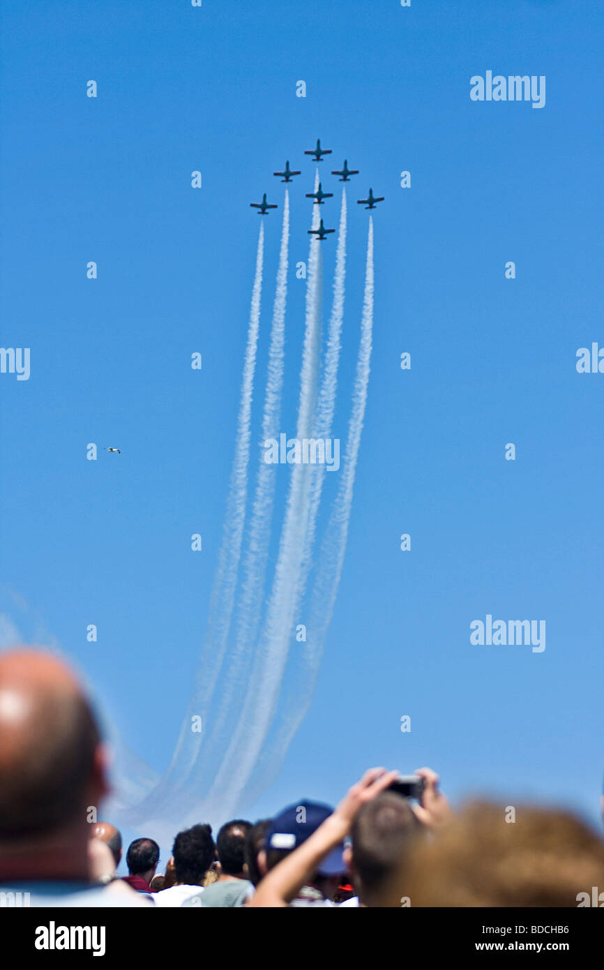 Spanish Air Force Patrulla Águila avions pendant un spectacle aérien à Gijón, Espagne Banque D'Images