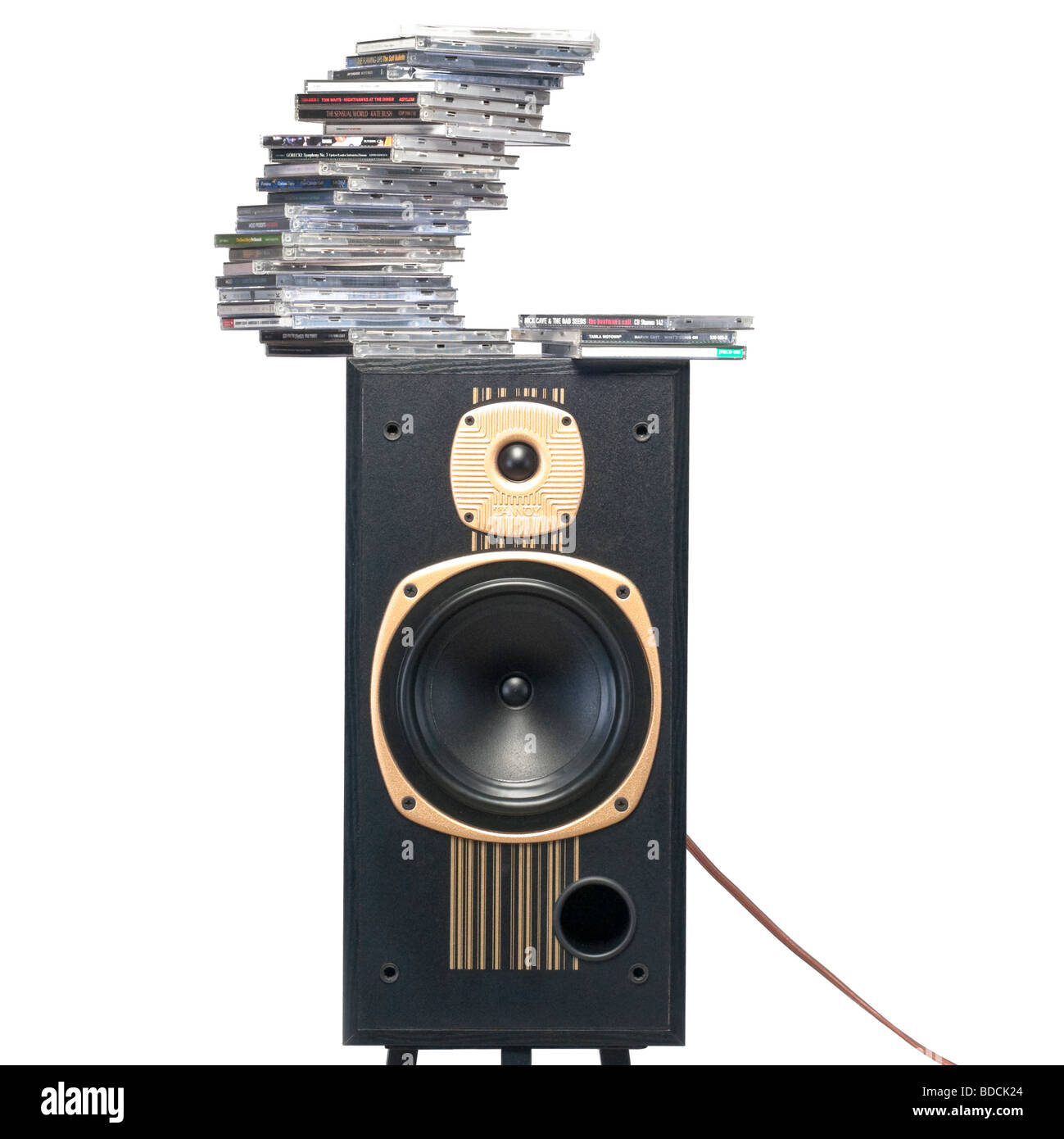 Pile de Cd sur haut-parleur. Banque D'Images